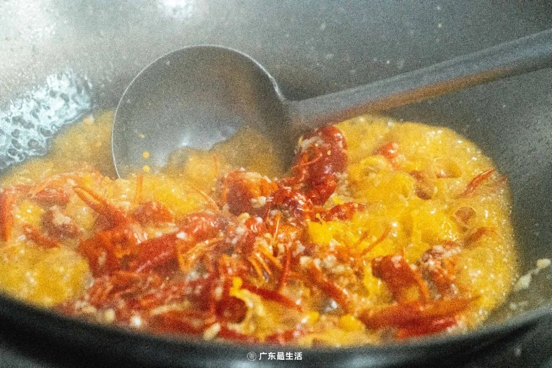 DƬ